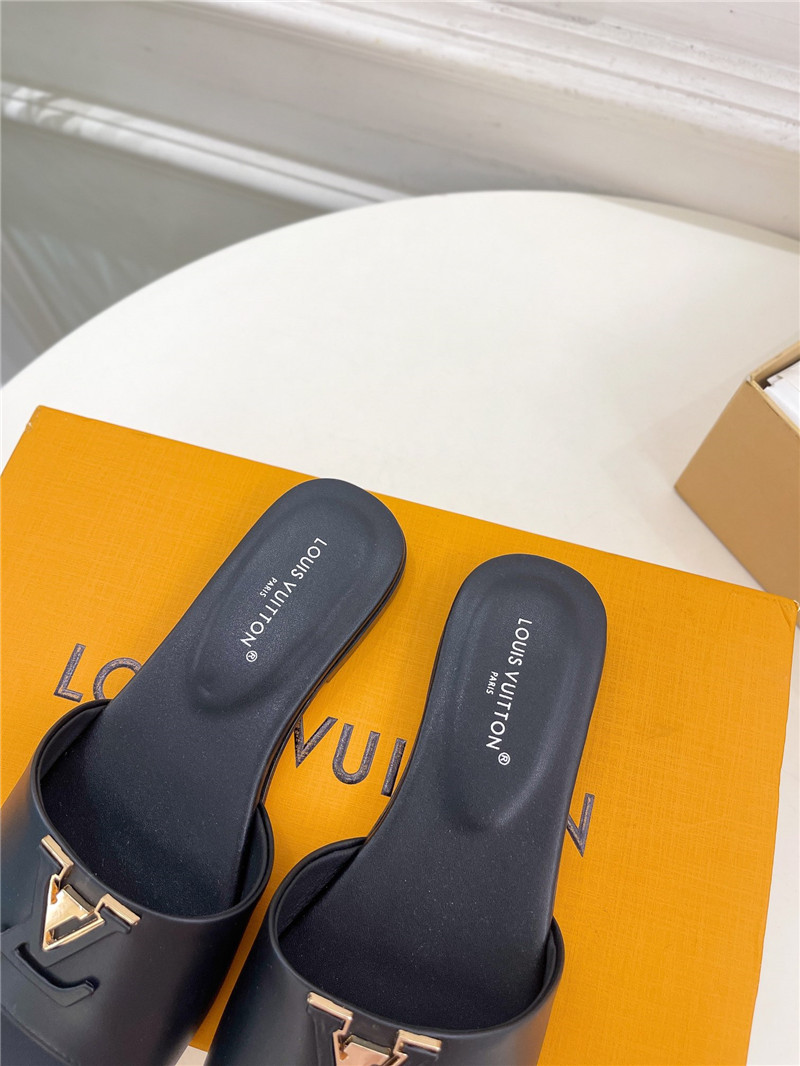 l0vis Vvtt0n lv capri flat mule black