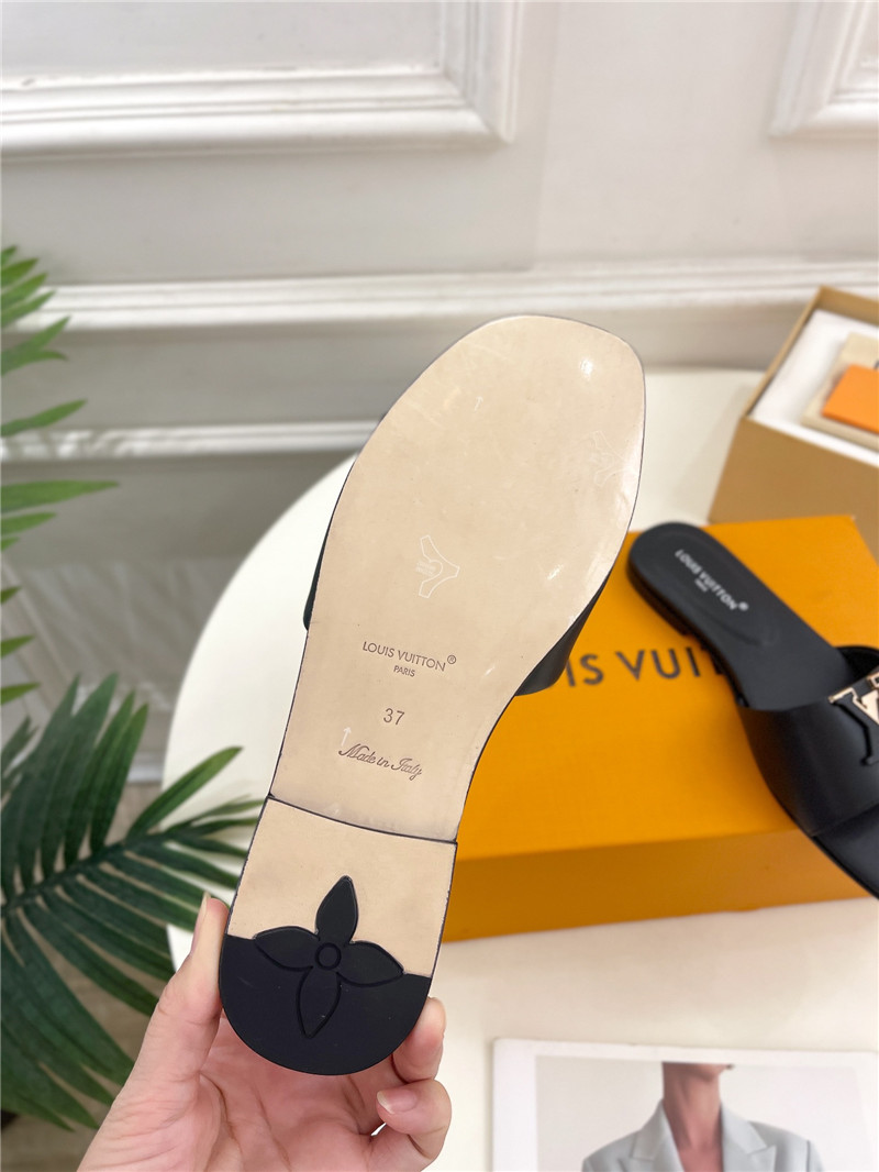 l0vis Vvtt0n lv capri flat mule black