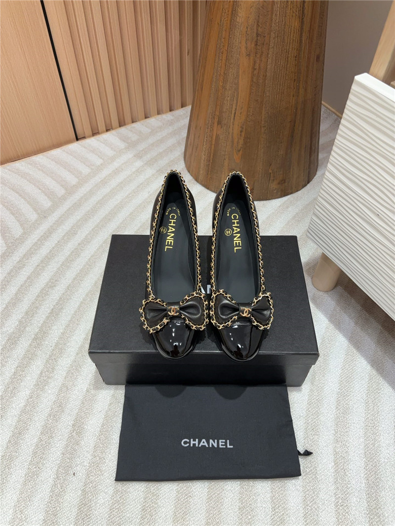 Ch**el bow chain trim ballet pumps in black leather