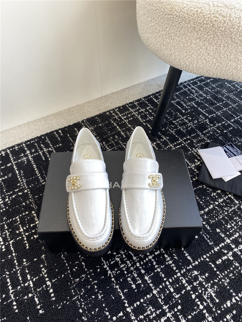 Ch**el chain trim moccasins in white calfskin