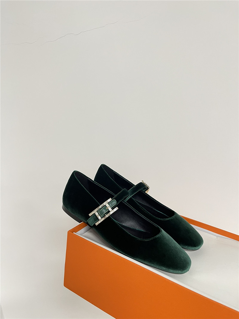H**me5 jane velvet ballet flats in vert mousse