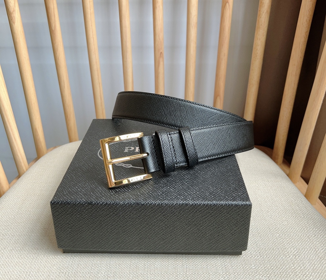 Pra*a triangle logo belt