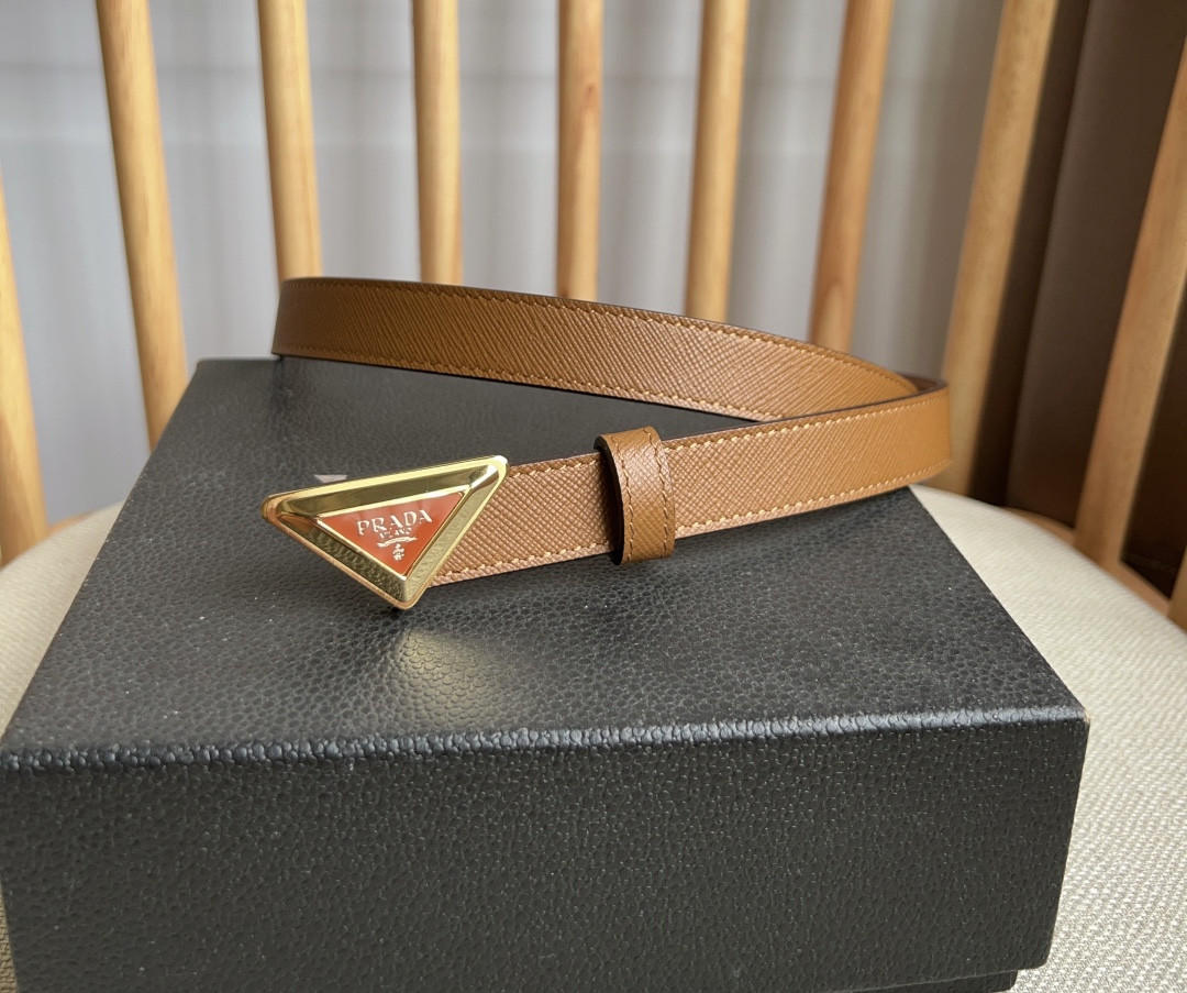 Pra*a triangle logo outline belt