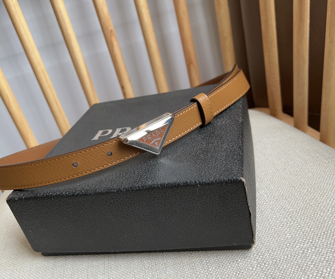 Pra*a triangle logo outline belt