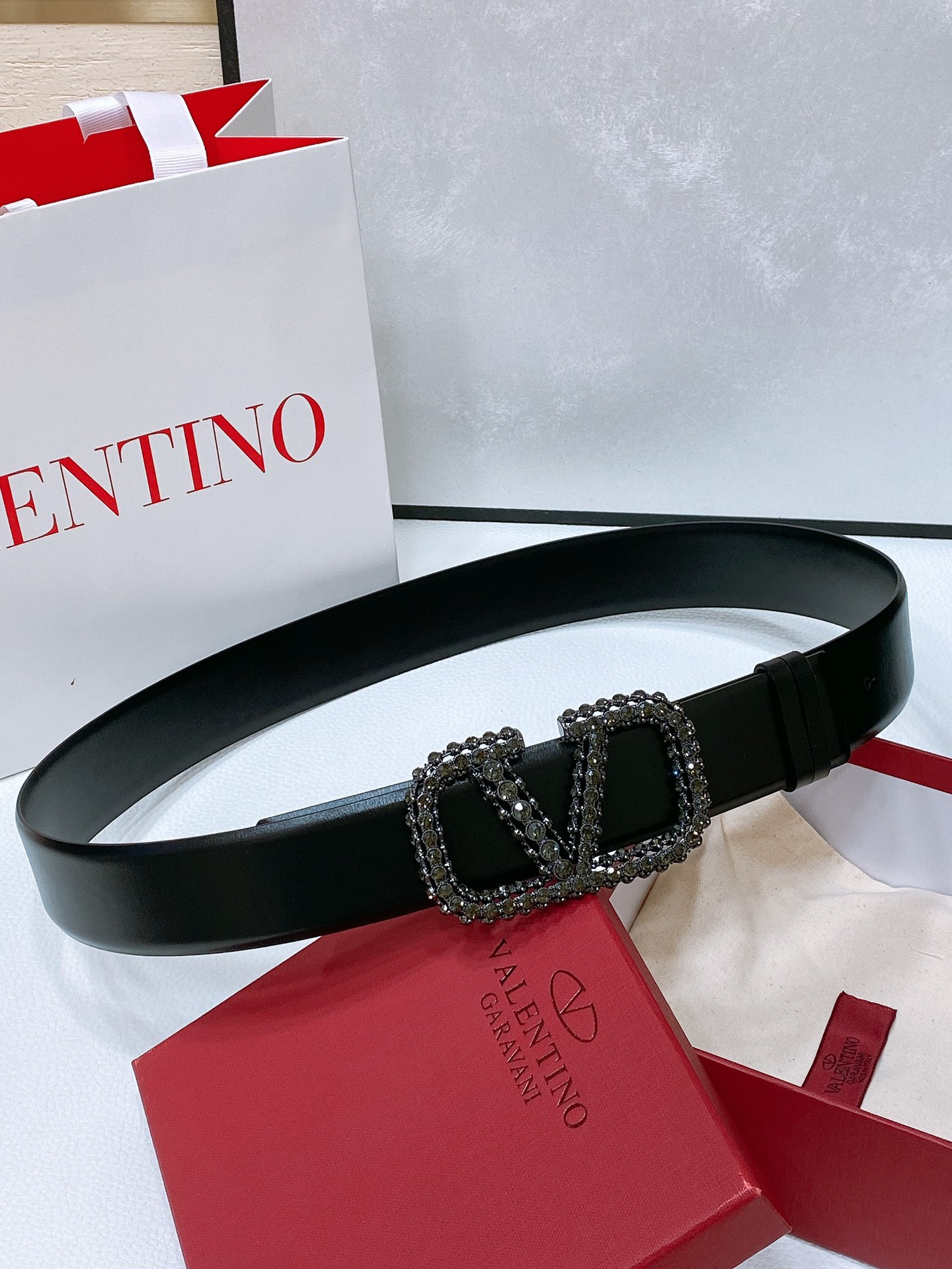 Va1e*ntin0 reversible calfskin belt