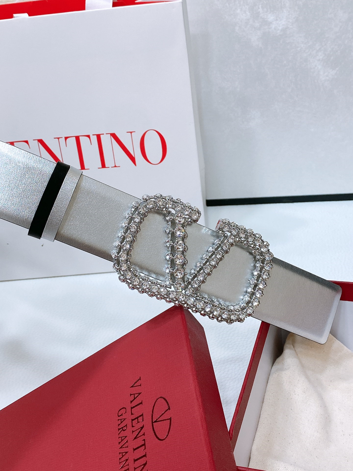 Va1e*ntin0 reversible calfskin belt