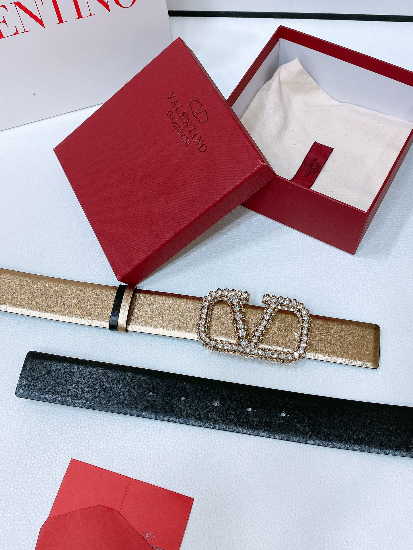 Va1e*ntin0 reversible calfskin belt