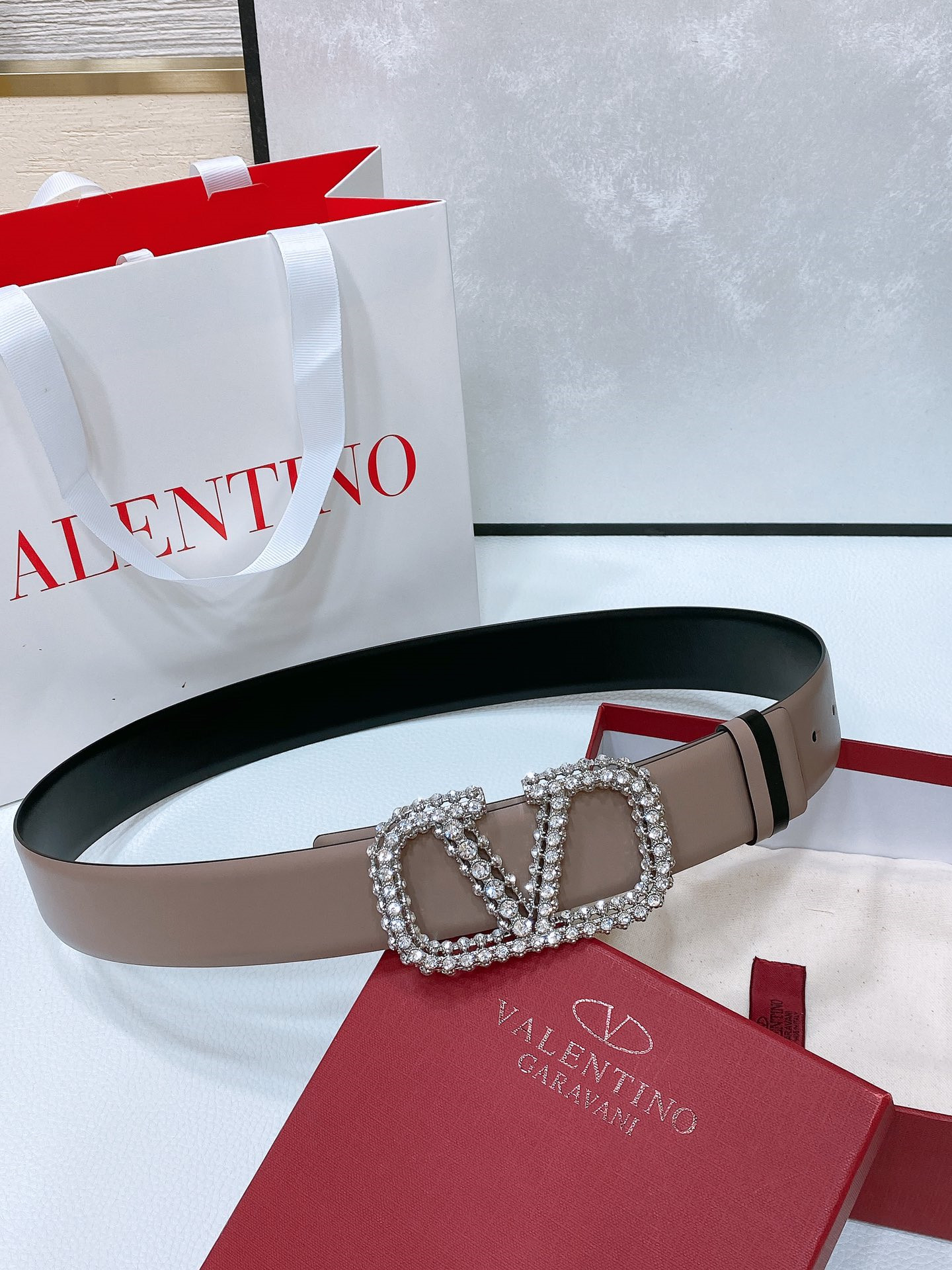 Va1e*ntin0 reversible calfskin belt