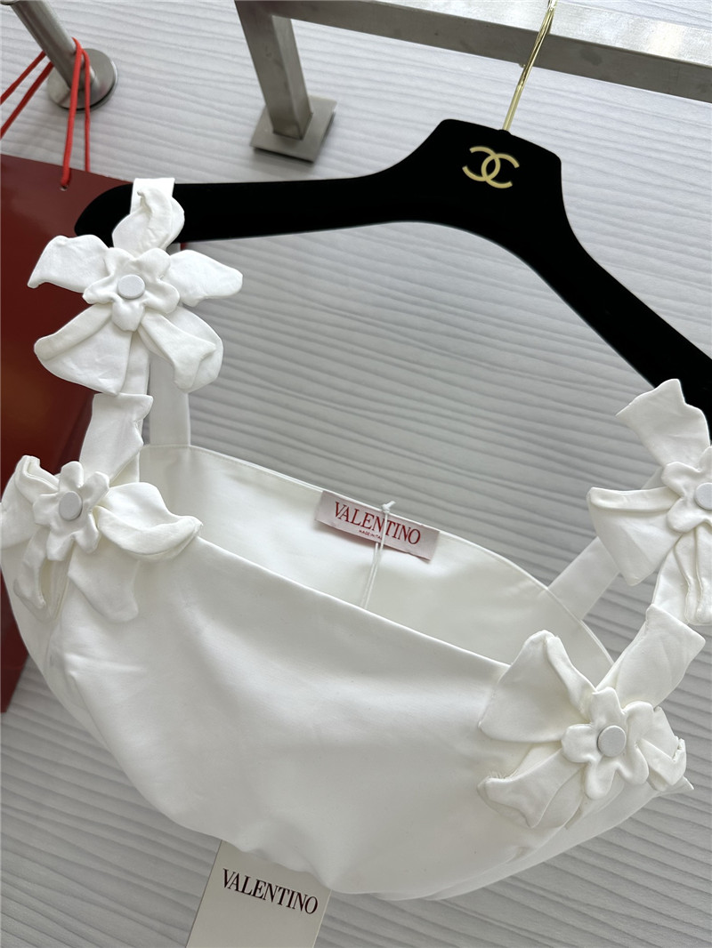 Va1e*ntin0 garavani white floral appliqué crop top