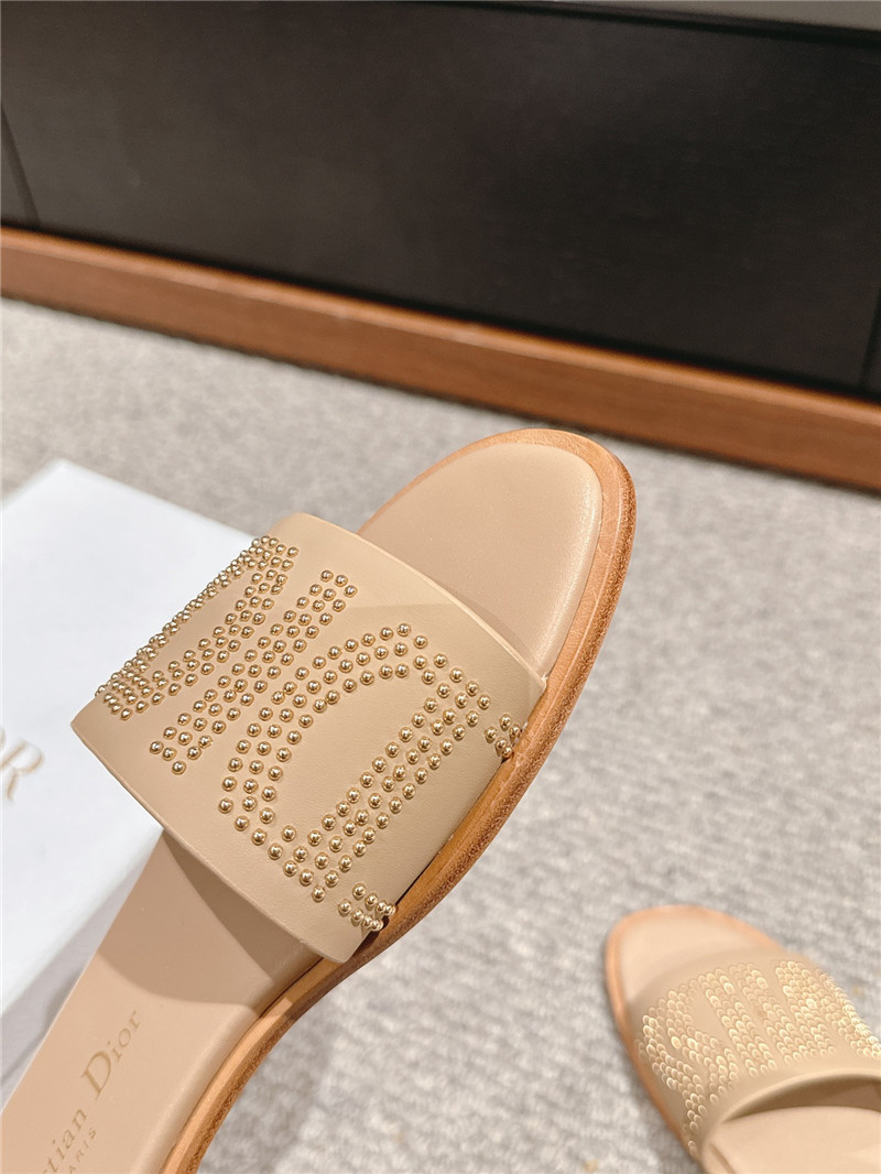 D10r dway slide beige calfskin with gold-finish studs