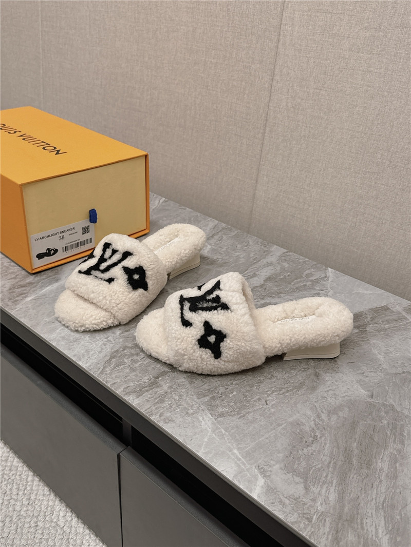 l0vis Vvtt0n paseo shearling comfort mule in white