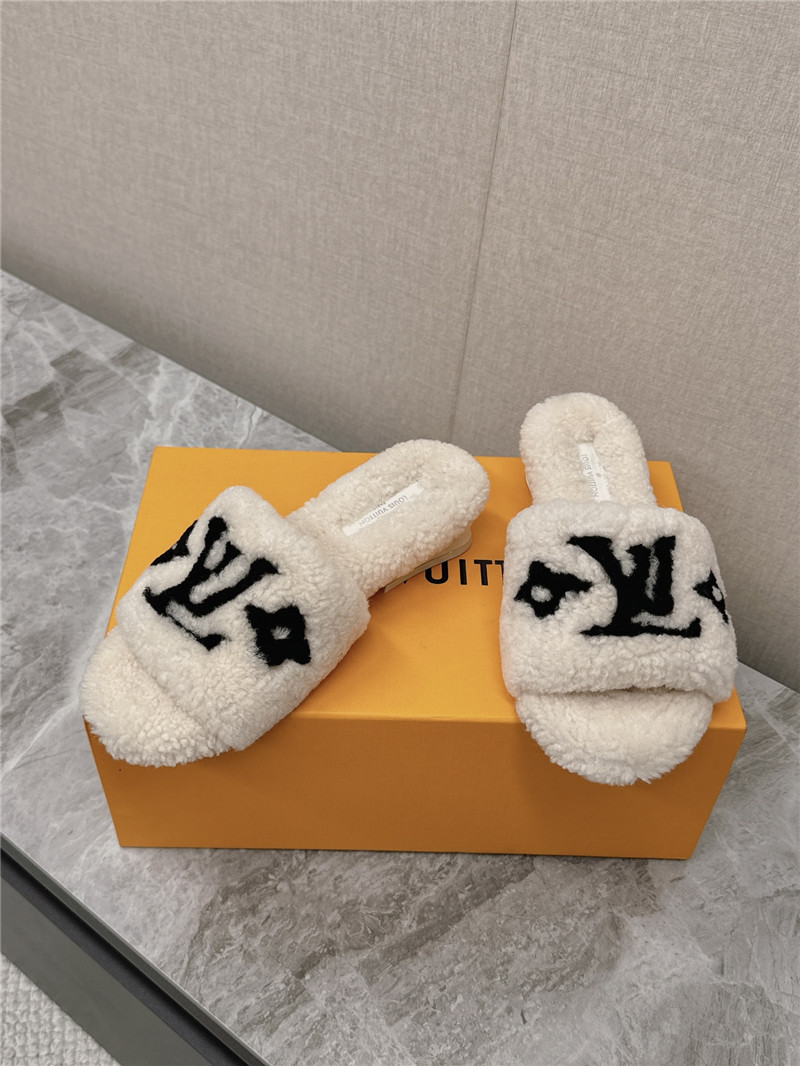 l0vis Vvtt0n paseo shearling comfort mule in white