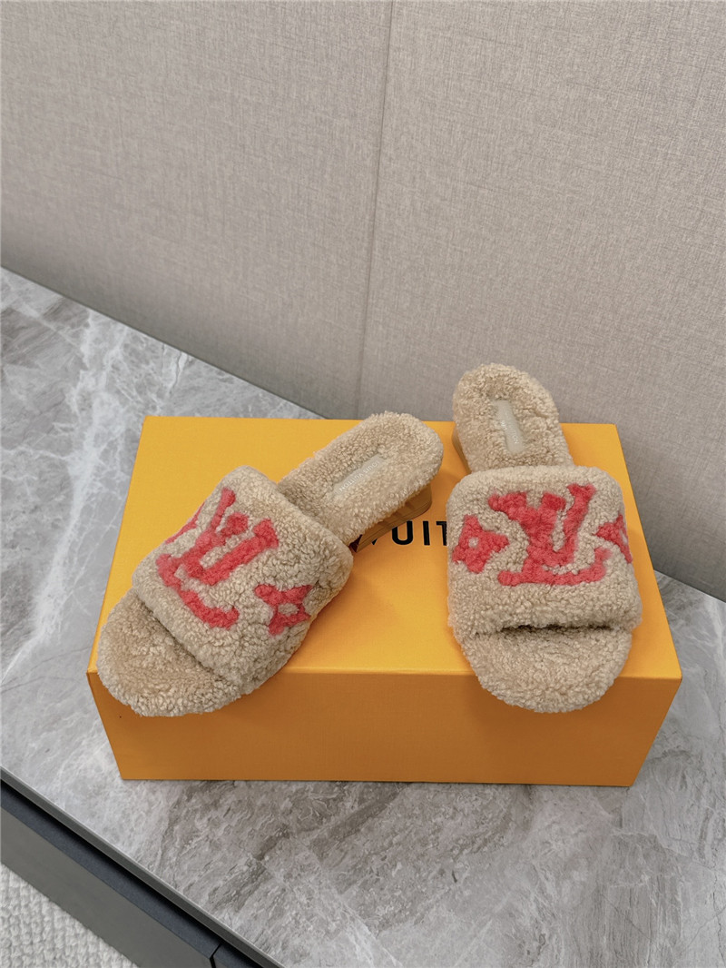 l0vis Vvtt0n paseo shearling comfort mule in ecru