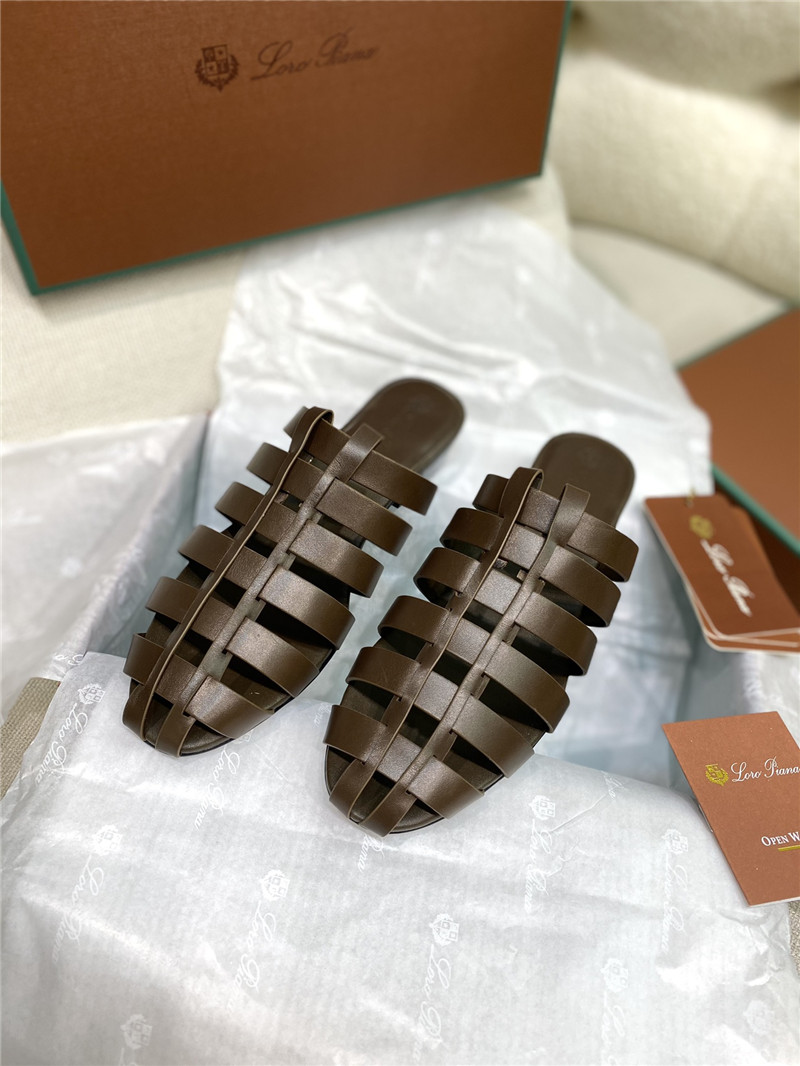 L0r0 P1ana kaede sandals in leather shade grown