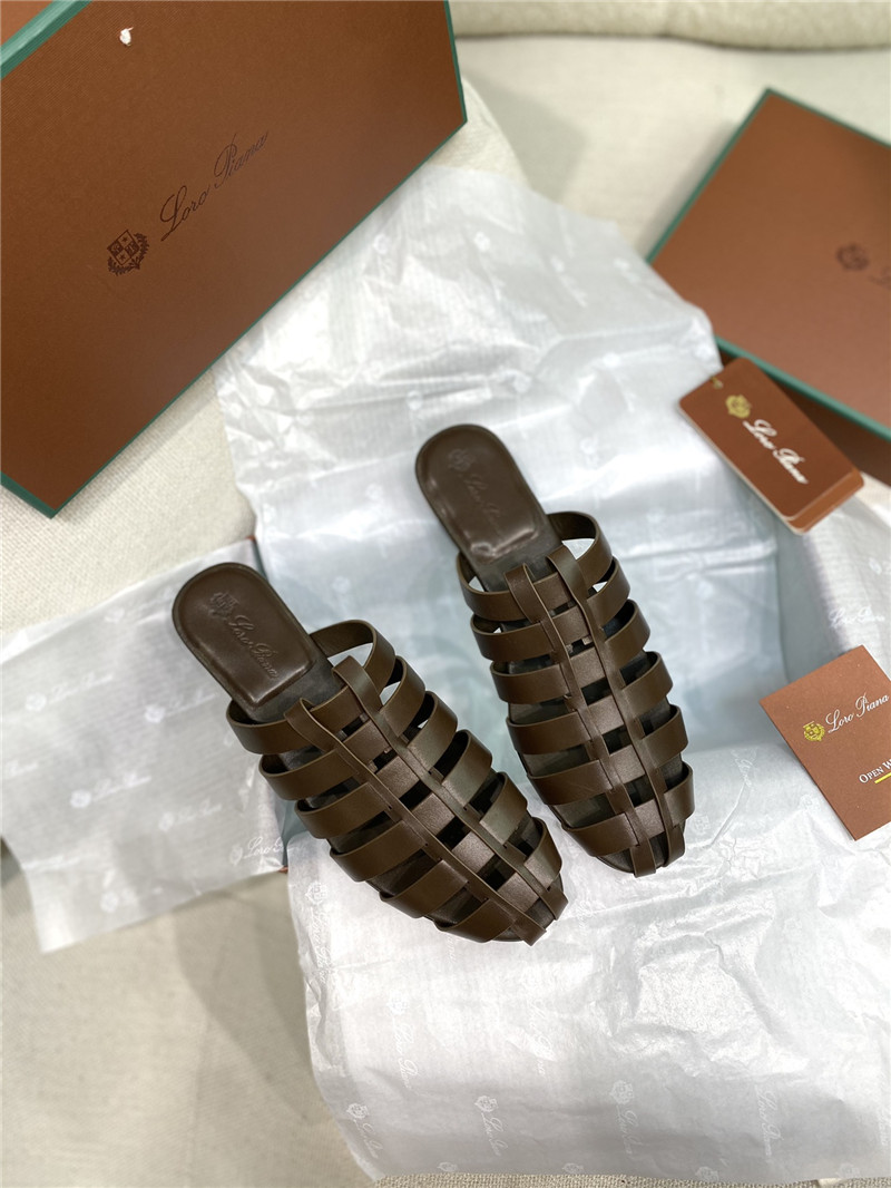 L0r0 P1ana kaede sandals in leather shade grown