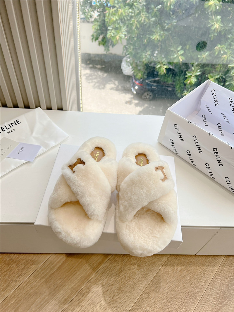 Ce1i*e cross fur slides triomphe in beige shearling