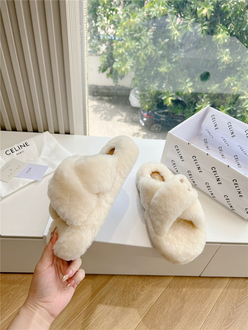 Ce1i*e cross fur slides triomphe in beige shearling
