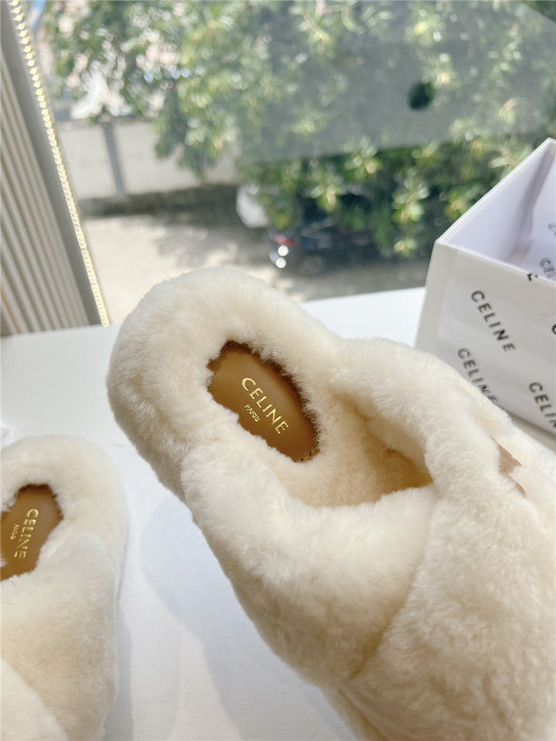 Ce1i*e cross fur slides triomphe in beige shearling