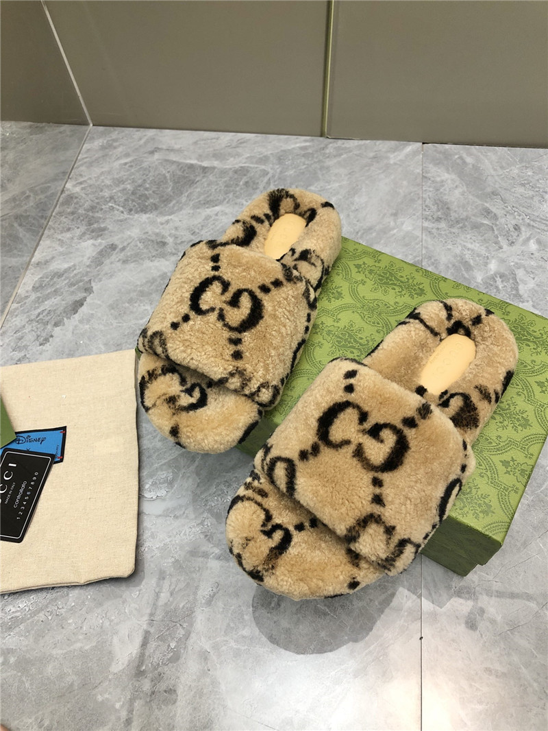 Gvc*1 monogram motif shearling slides beige