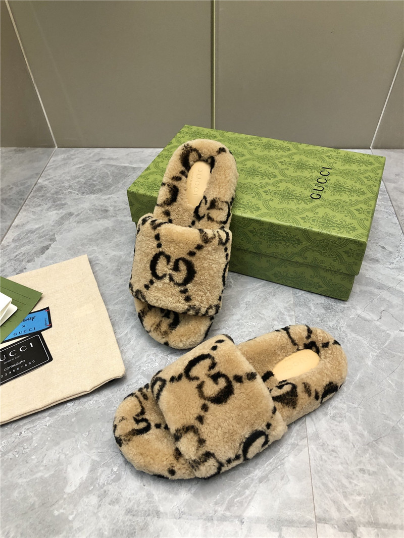 Gvc*1 monogram motif shearling slides beige