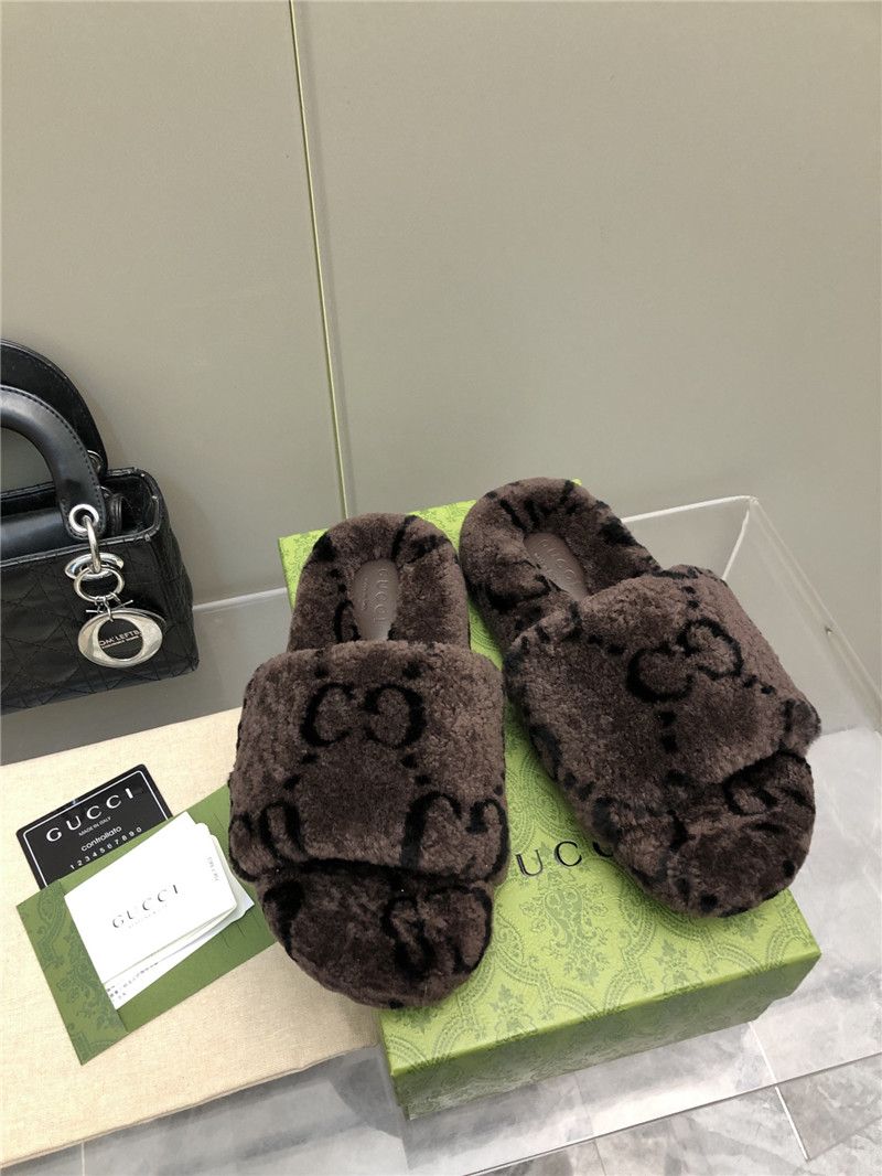 Gvc*1 monogram motif shearling slides brown