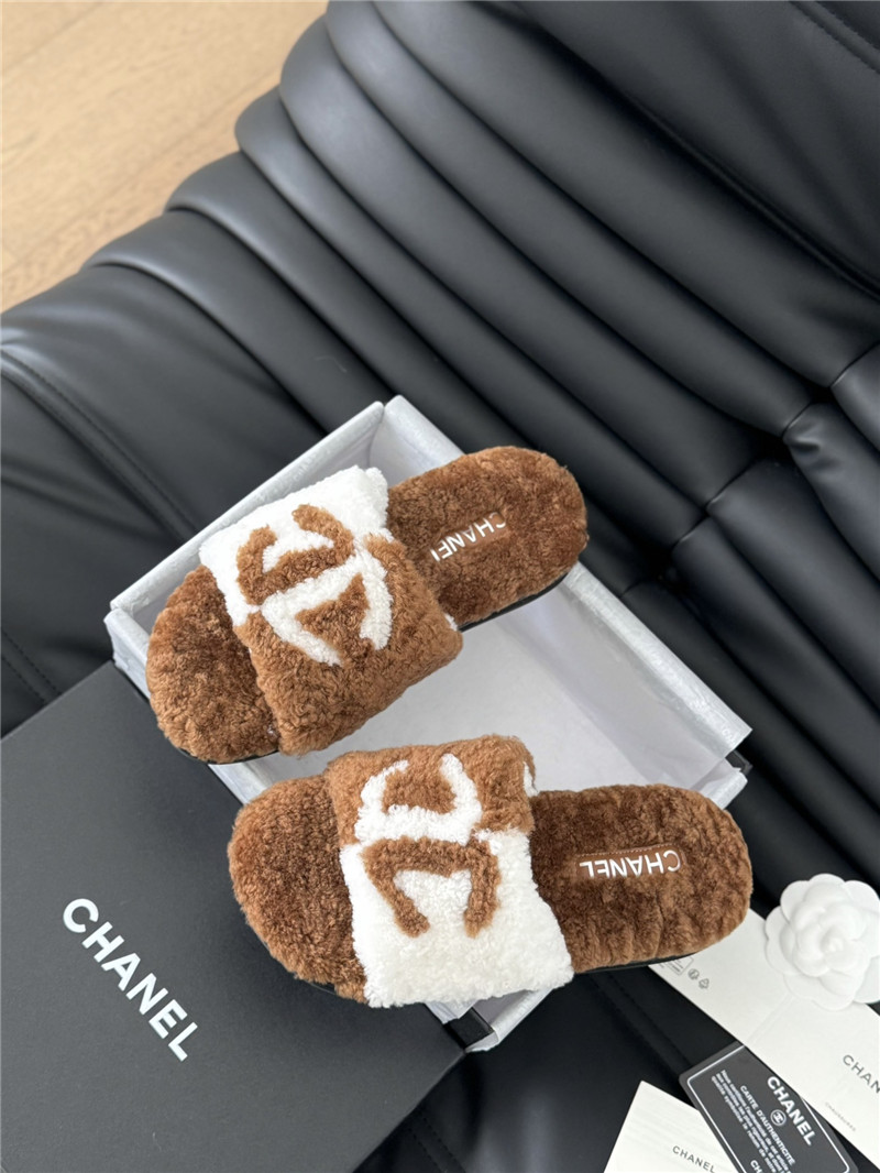Ch**el shearling home slides brown/white