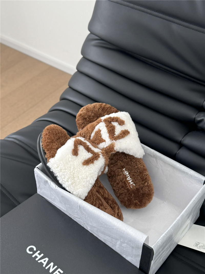 Ch**el shearling home slides brown/white