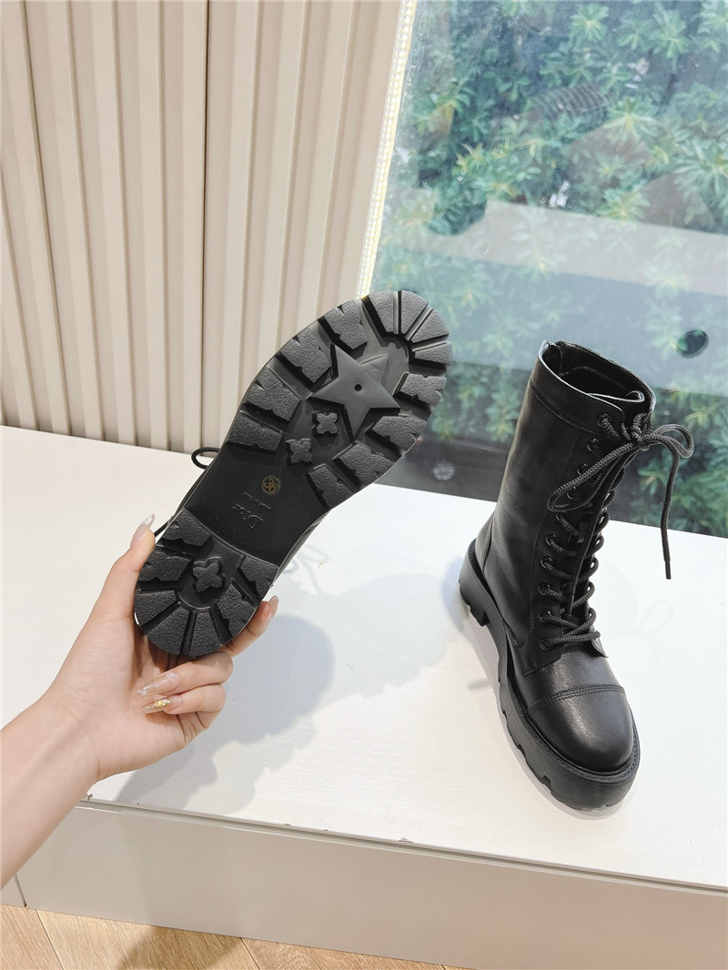 D10r platform lace-up black leather boots