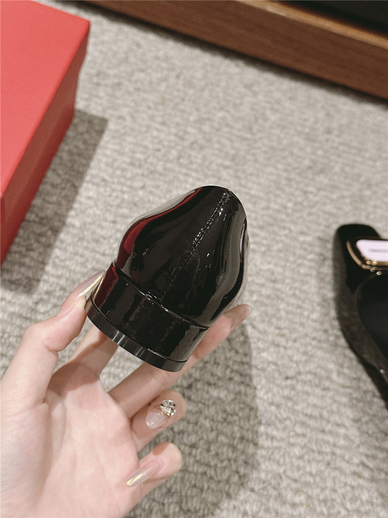 Salvatore Ferragamo Black Pattern Vara Plate Pumps