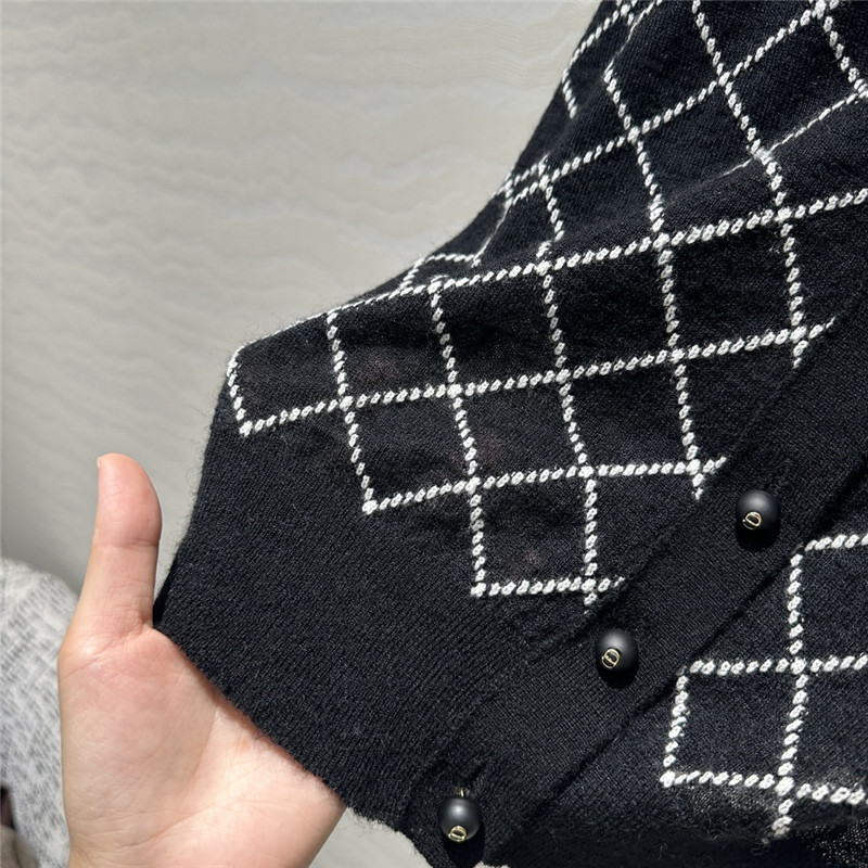D10r knitted v-neck small cardigan replica clothing sites