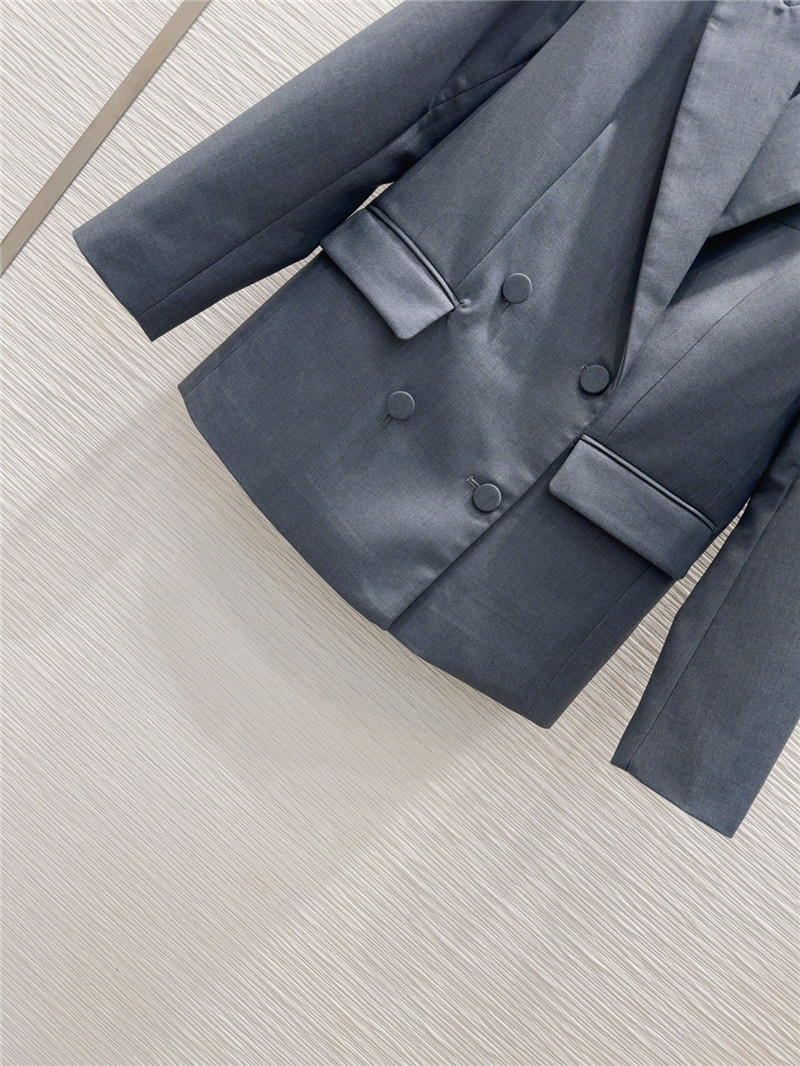 Va1e*ntin0 lapel double breasted suit replica clothing sites