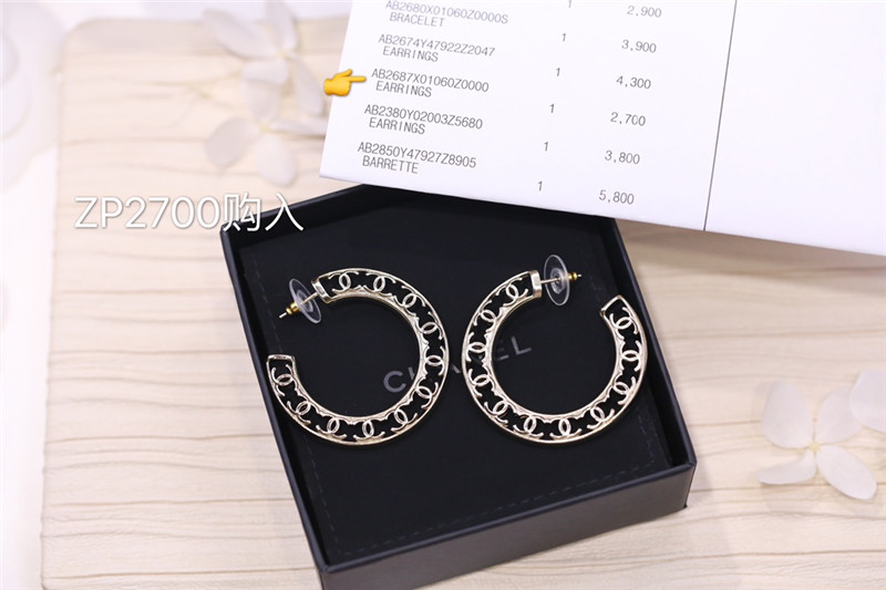 Ch**el hollow multi-c earrings