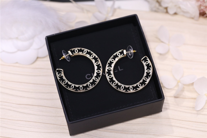 Ch**el hollow multi-c earrings