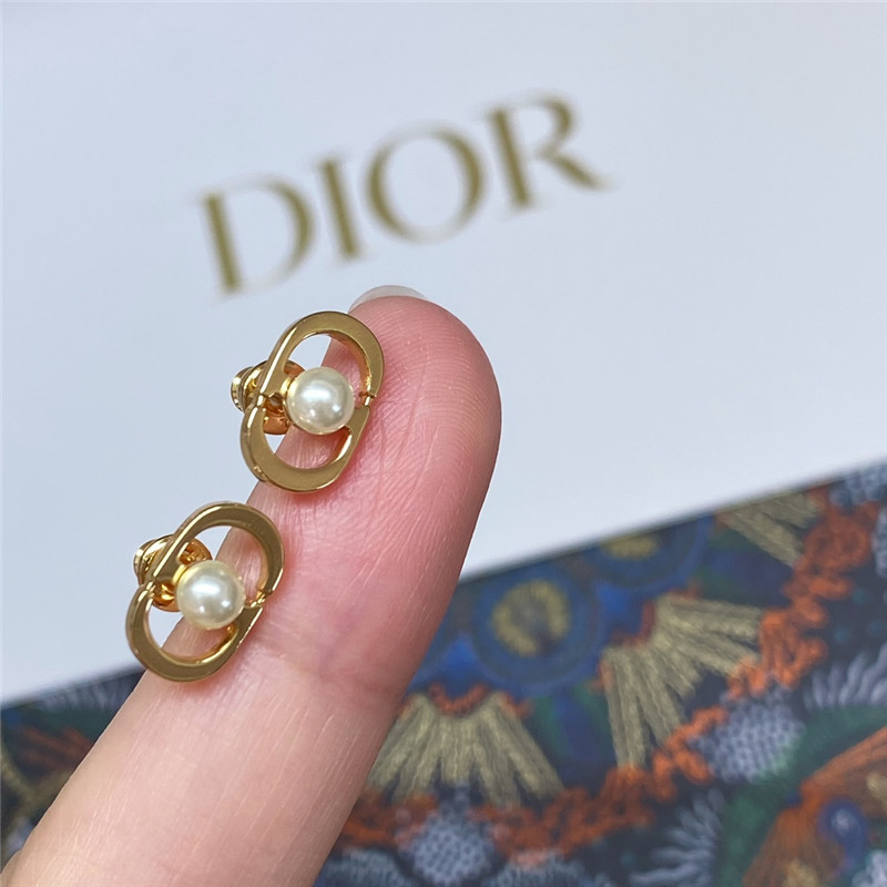 D10r cd pearl earrings