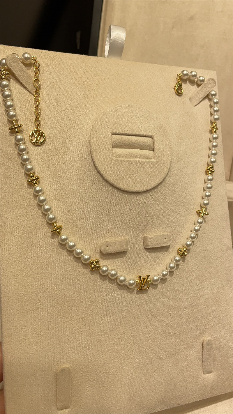 l0vis Vvtt0n lv green gold flower pearl necklace