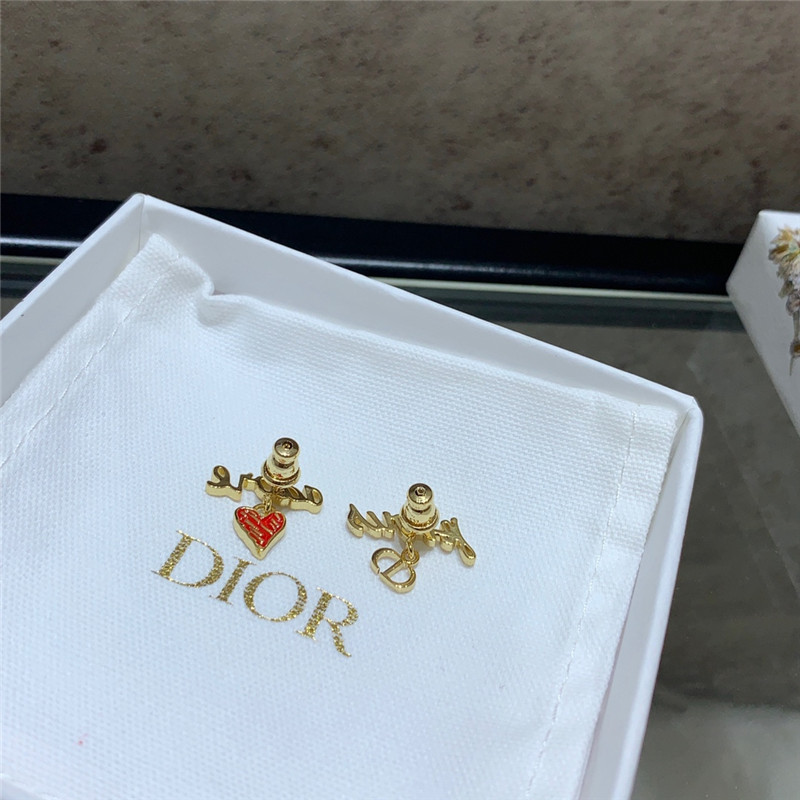 D10r red heart letter earrings