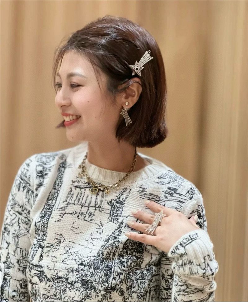 D10r pearl shooting star earrings
