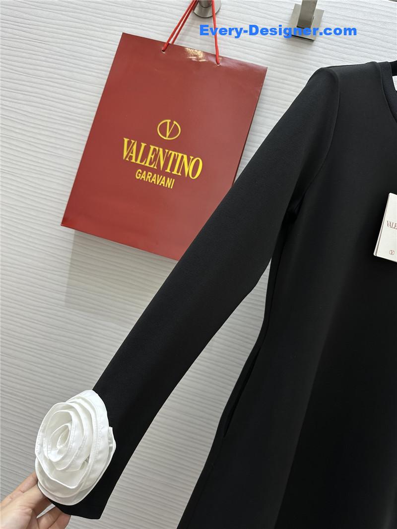Va1e*ntin0 long sleeve dress replicas clothe