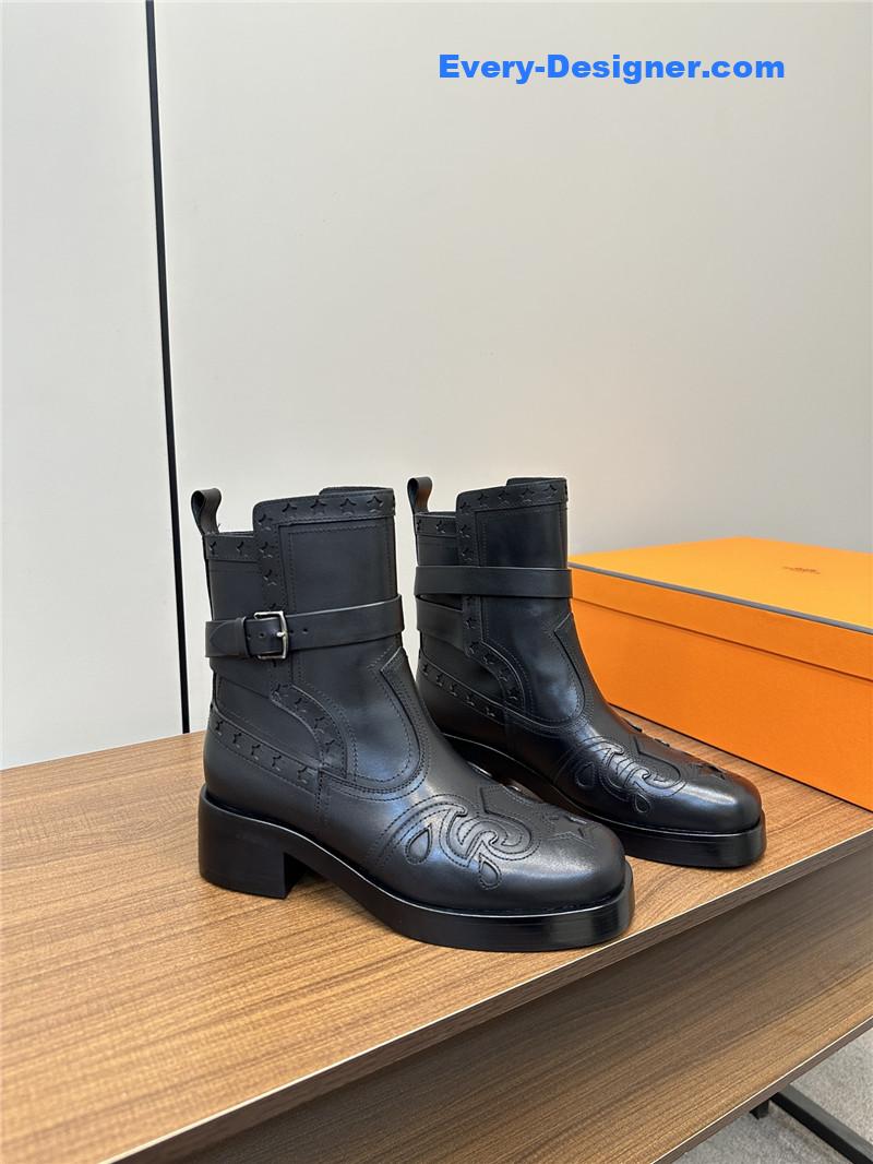 H**me5 buckles leather embroidered ankle boots