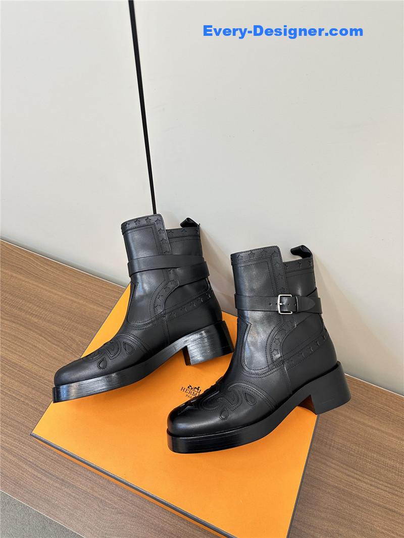 H**me5 buckles leather embroidered ankle boots