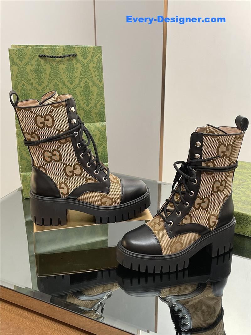 Gvc*1 gg logo quilted combat boots in beige