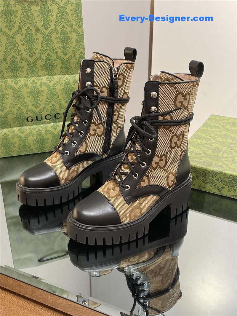 Gvc*1 gg logo quilted combat boots in beige