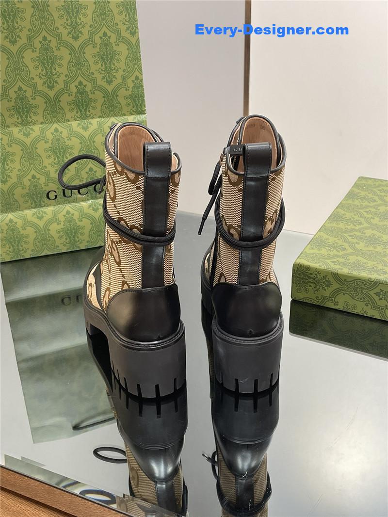 Gvc*1 gg logo quilted combat boots in beige