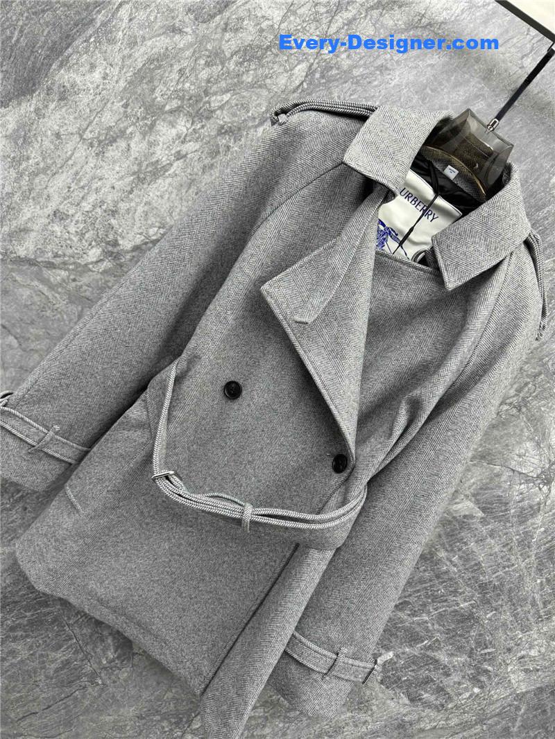 Bv*b*rry lapel long-sleeved trench coat replica clothing sites