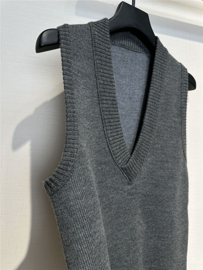 b0tt*ga Ven*ta grey v-neck vest replica clothing sites