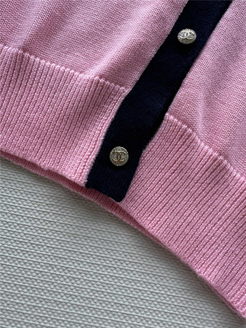 Ch**el v-neck crop trim cardigan pink/black