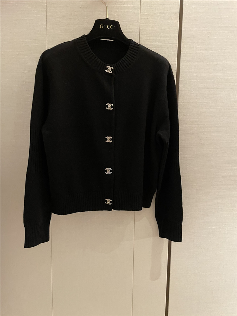 Ch**el trunlocks crop cardigan black