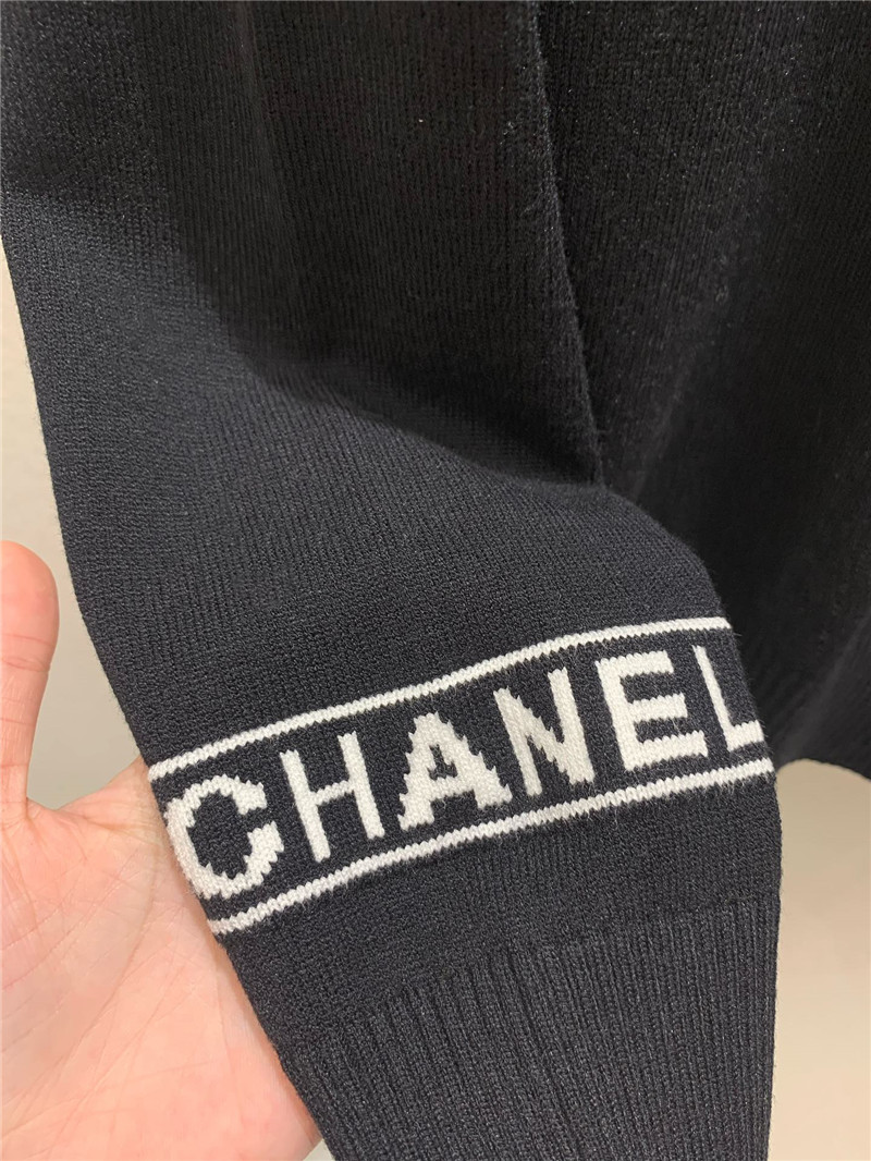 Ch**el logo-intarsia crewneck sweater in black