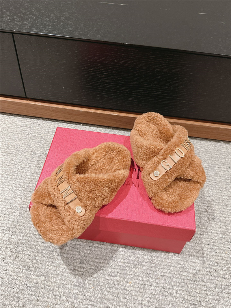Va1e*ntin0 giovanni shearling slides brown