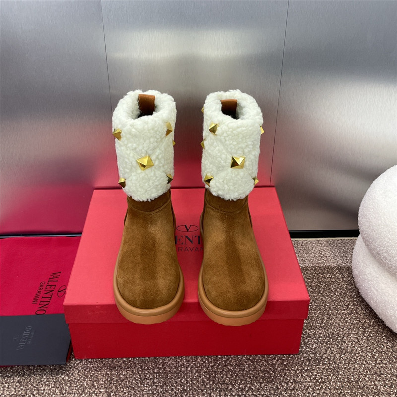 Va1e*ntin0 brown shearling studs suede ankle boots